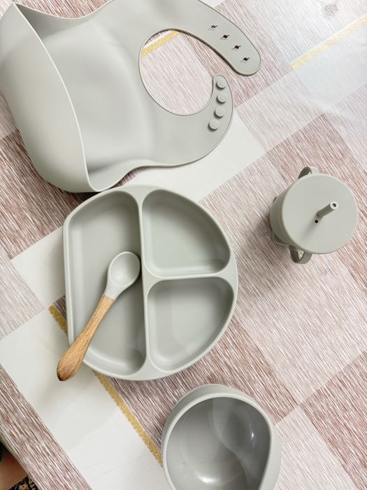 Продам детскую посуду для малышей