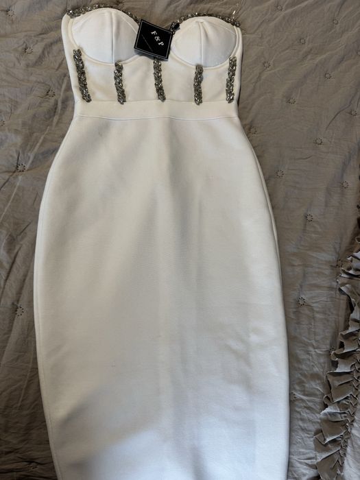 Бандажни рокли нови С размер