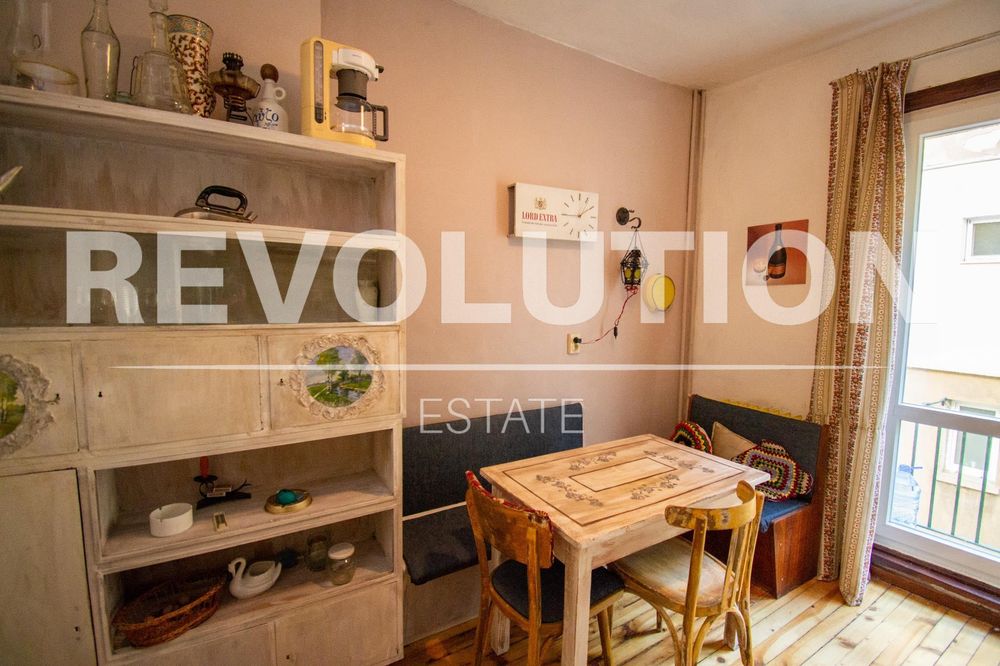 Дава се под наем Тристаен апартамент в София, Център - 90 кв.м за 1100 € - Снимка #3