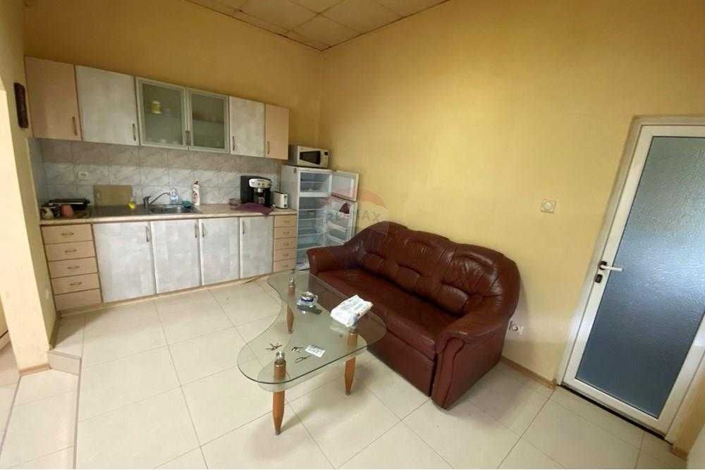 Продава се Промишлена сграда в с. Езерче, Област Разград - 8000 кв.м за 39 €/кв.м - Снимка #3