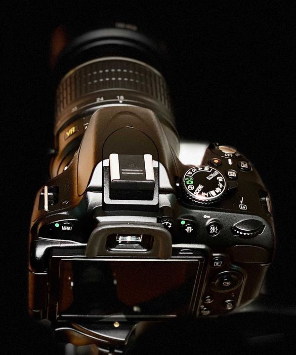 Nikon D5100 AF-S 18-55mm G-ED-DX-VR-TOP-Nice-DSLR-Pro-Focus -Digital -FUN