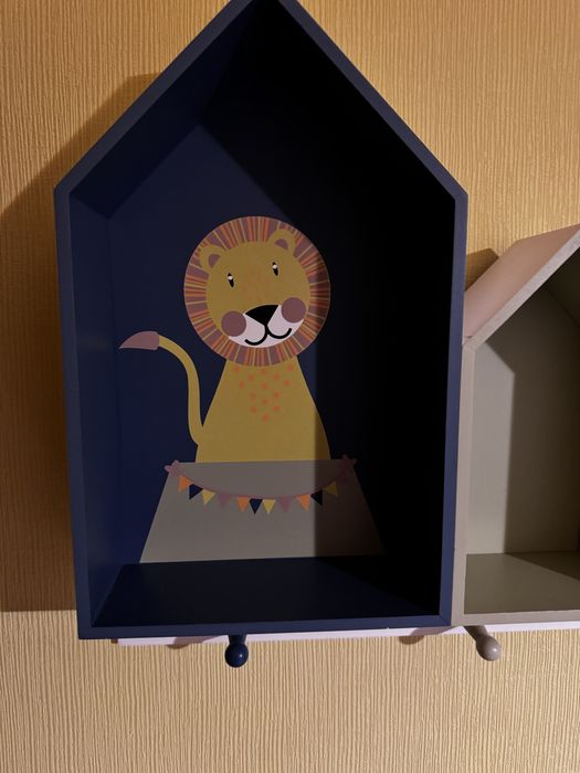 Етажерка закачалка за детска стая