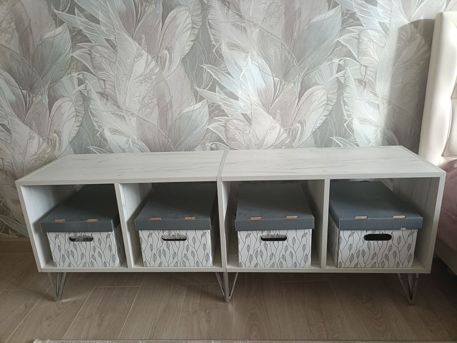 Тумба на ножках..