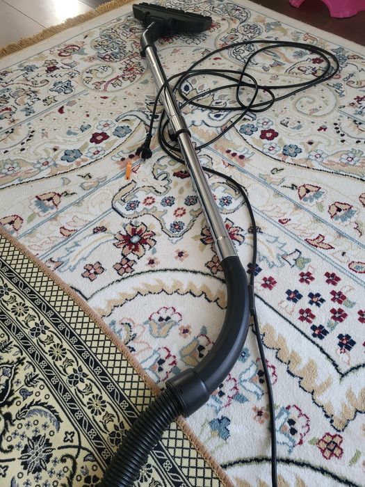 Продам пылесос .