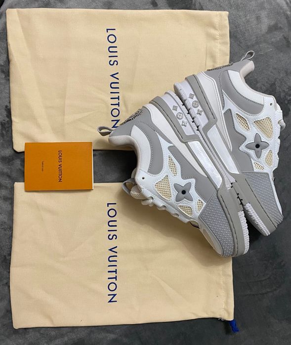 Vand adidasi noi de barbati Louis Vuitton