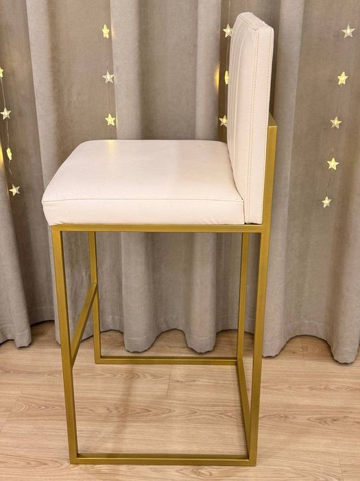 Продаются визажные кресла