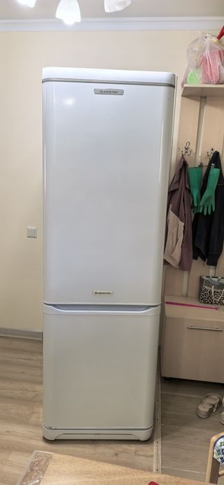 Продается холодильник ARISTON