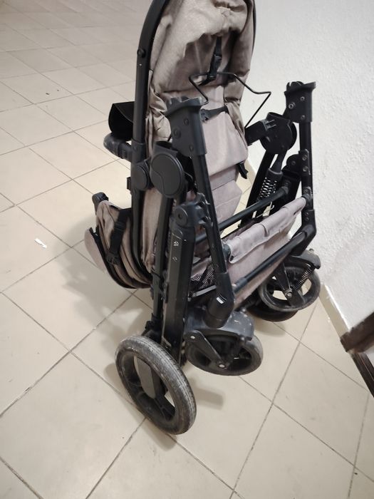Коляска в хорошем состояний