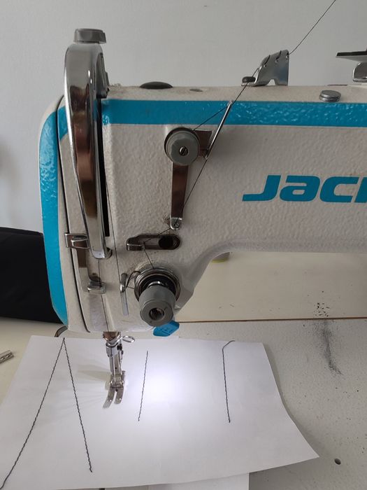 Продам швейную машинку Jack A2