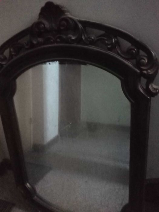 Старинно огледало голямо с дървена рамка с дърворезба
