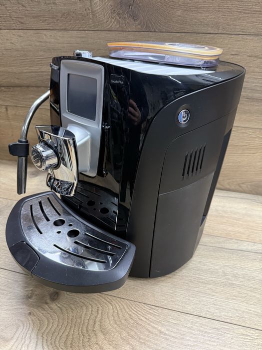 Продавам кафемашина Saeco Black Touch Plus Type:SUP032AR