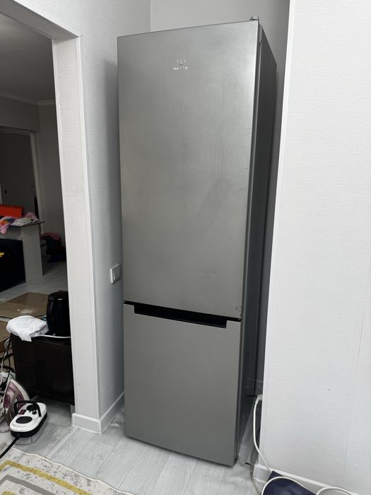 Холодильник б/у в отличном состояний