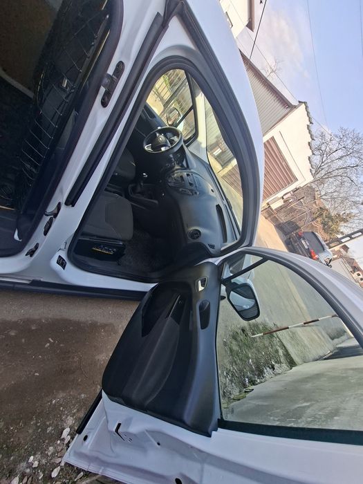 Vand sau schimb cu o masina cu locuri dubita ford courier in stare per