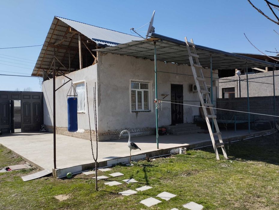 Янги Узбекистан енида сотих ер уйи билан. сотилади.