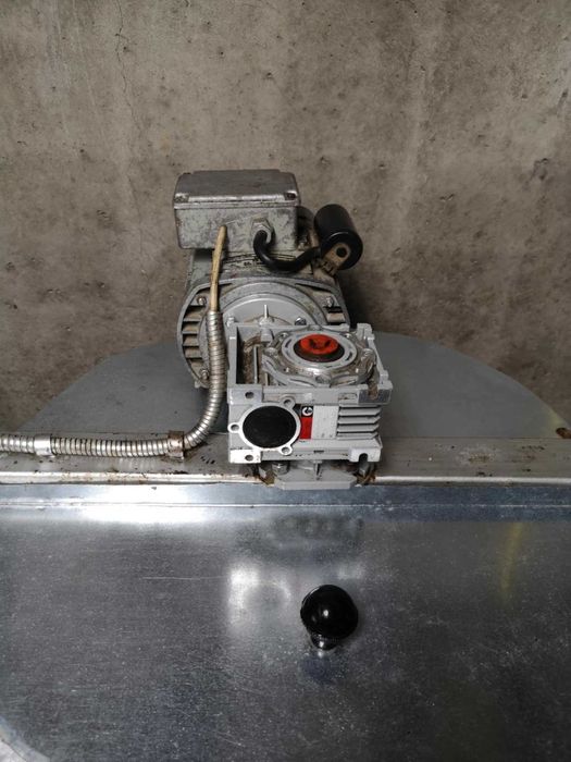 Пчеларска машина за инвентиран сироп