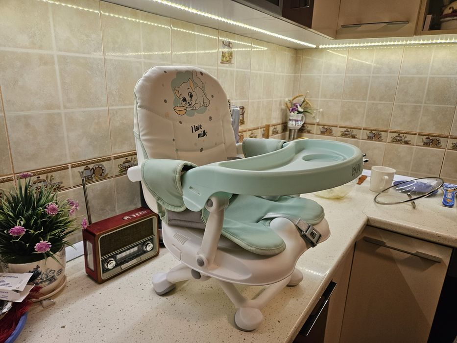 Înălțător scaun de masa Chipolino Lollipop avocado