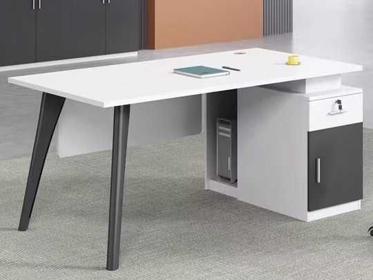 Стол офисный из ЛДСП с ящиками