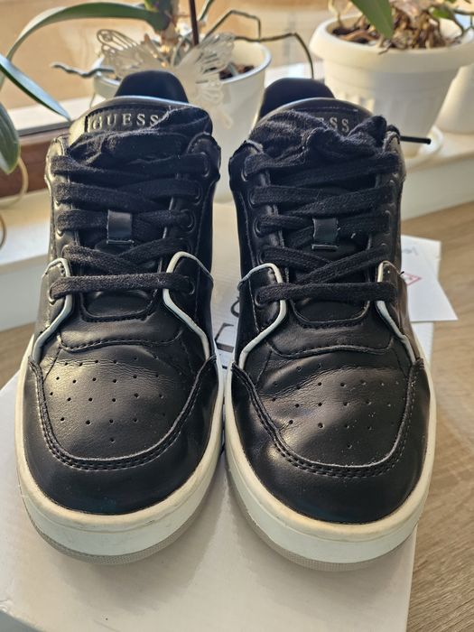 Guess оригинални сникърси/маратонки