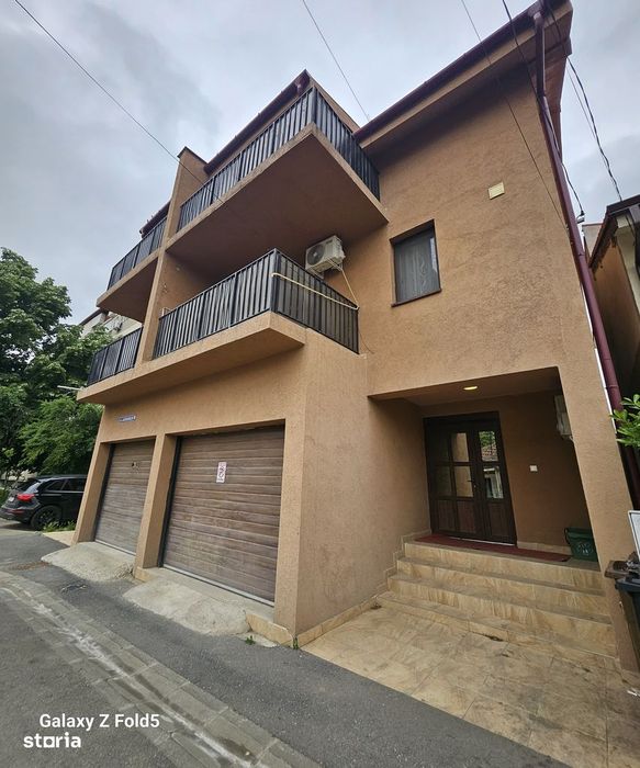 Apartament cu 3 camere de închiriat – zona Rogerius, Oradea