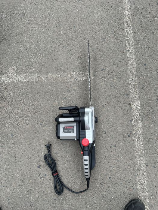 Электрическая пила «Ураган»