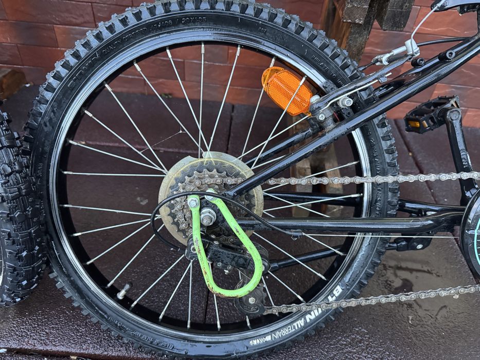 3 biciclete pentru copii , diferite dimensiuni  . Bicicletele sunt in stare de functionare , dar necesita un minim de mentenanta