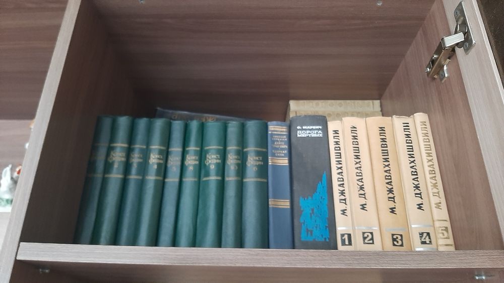 Книги разные.распродажа.очень недорого.