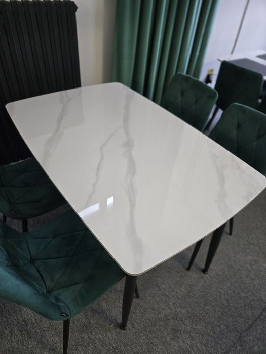 Masa de marmura  cu 4 scaune