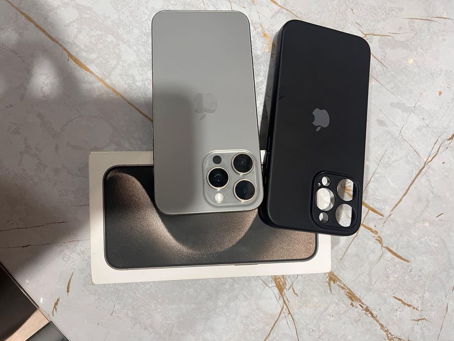 Продам айфон 15 про мах