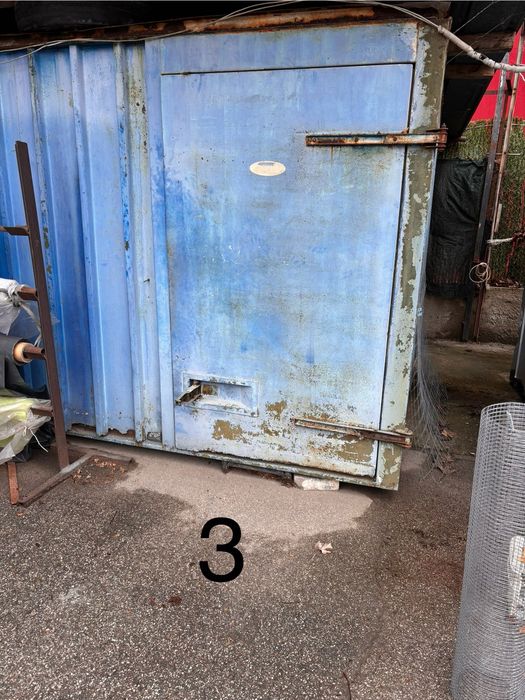 Фургон и  контейнери