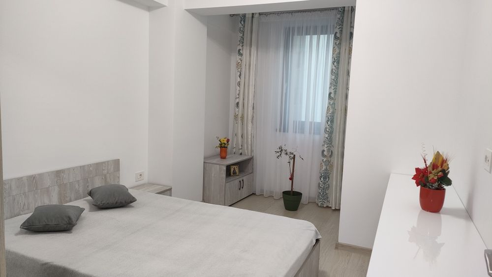 Închiriez apartament