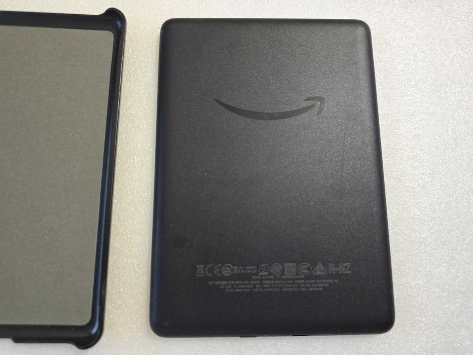 E-book reader Kindle 10th Gen, 8GB, Wi-Fi, Iluminata, 167 ppi, Husă