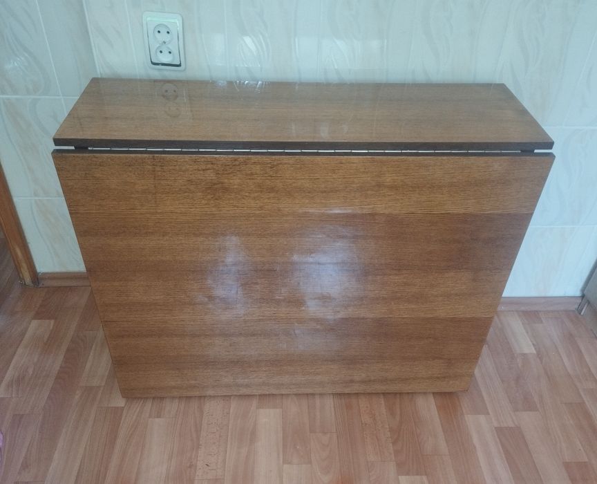 Стол раскладной лакированный