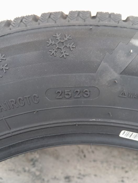 Продам комплект новых покрышек