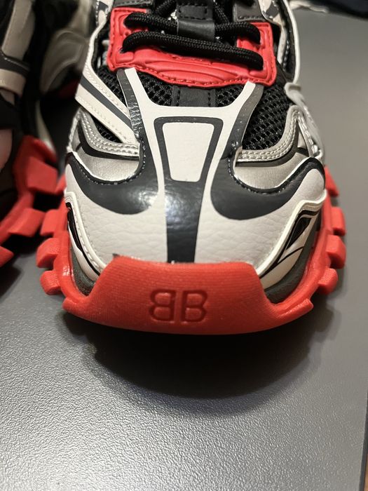 ПОСЛЕДНА ЦЕНА!!!  Продавам оригинални Balenciaga track 2.0