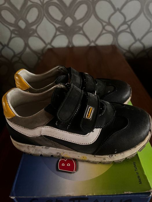 Продам детскую обувь