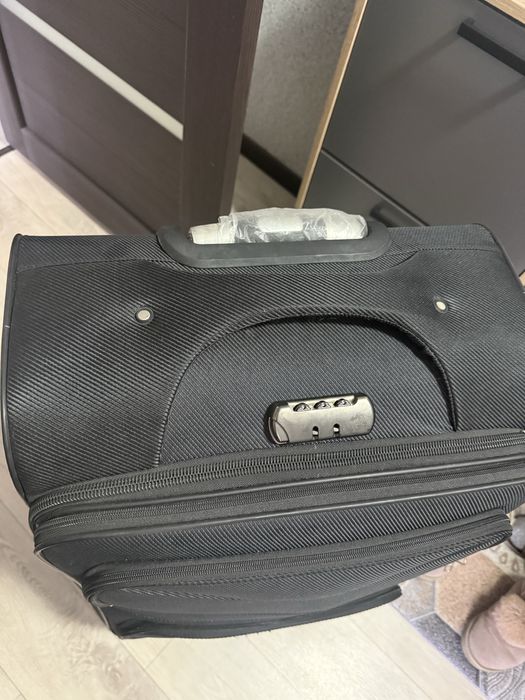 Продам новый чемодан размер L черный