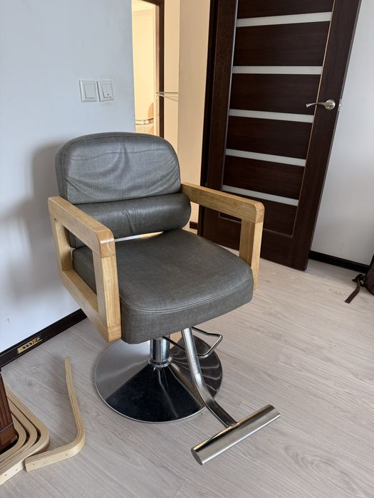 Кресло для парикмахеров