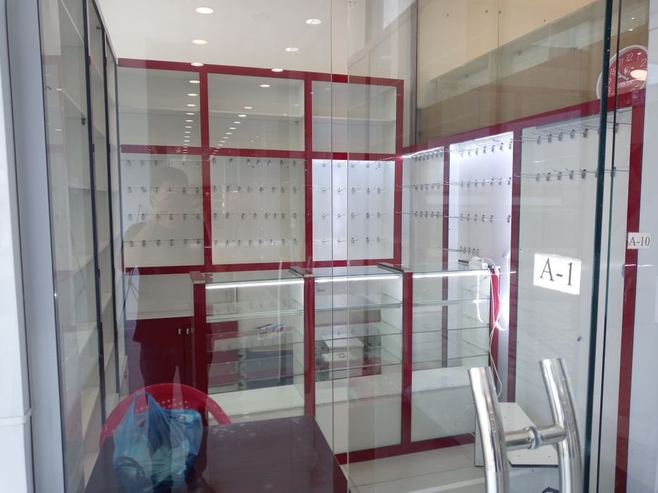 Продается мебель под аксессуары. Telefon aksesuar mebellari