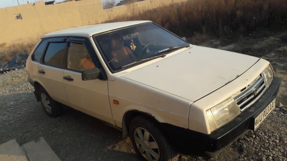 Узим миниб йурган машенс