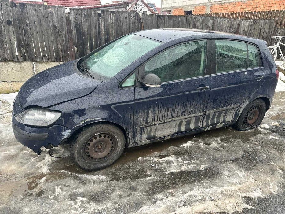 Dezmembrez VW Golf 5 Plus 1.9TDI Motor BLS