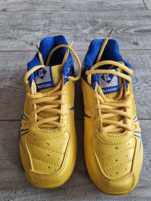 Нови  обувки за бадминтон Kumpoo