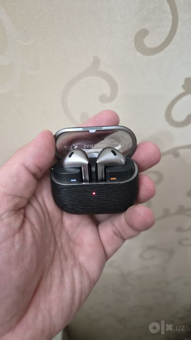 Продаю наушники Samsung Galaxy Buds 3 состояние идеальное