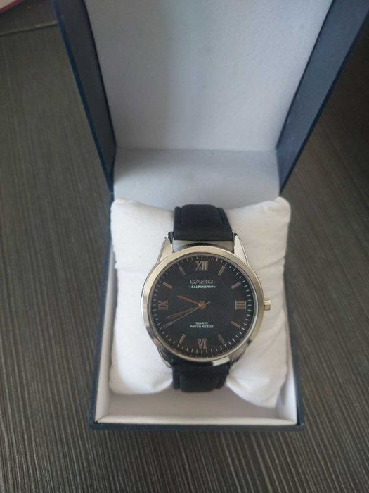 Часы наручные сломанные