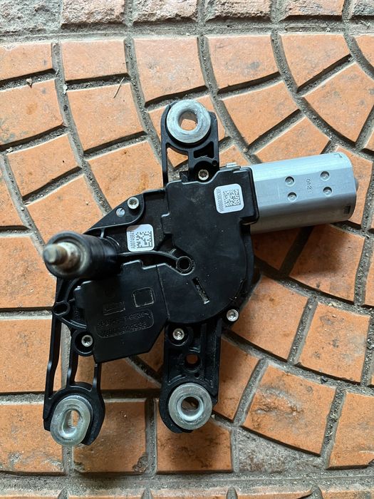 Машинка чистачка за задно стъкло VW Golf 7 комби