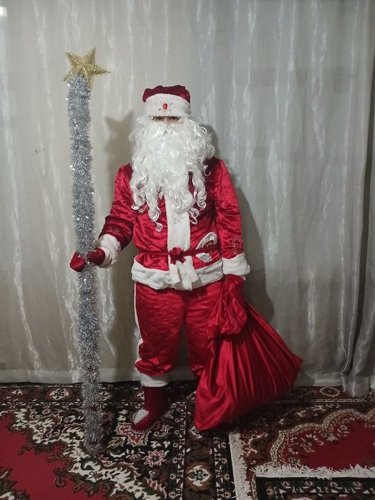 Qorbobo Santaklaus kiymi sotiladi.