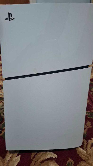 Продам PlayStation 5 Digital 1TB. Полный комплект. Срочно!