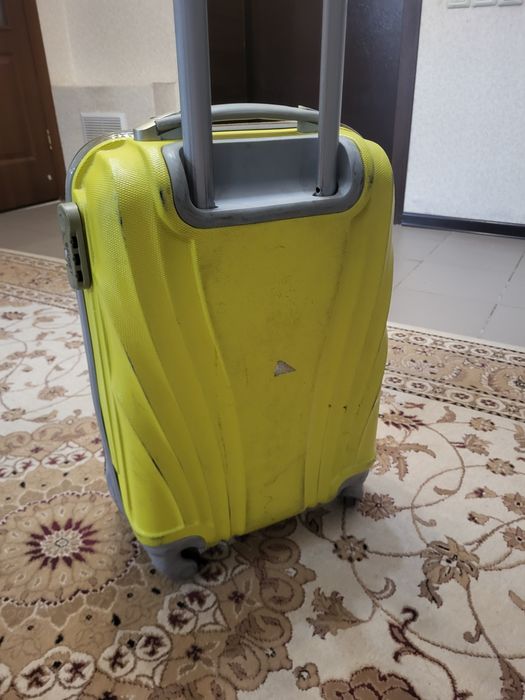 Чемодан размер смолл бу