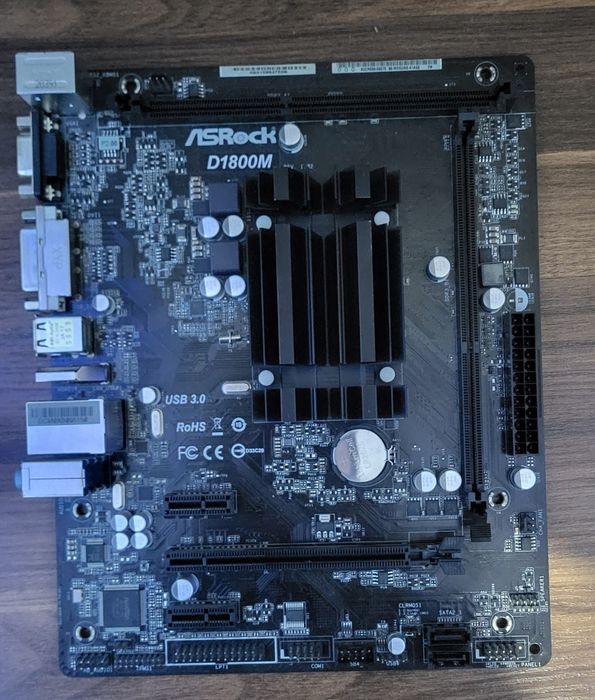 Продам плату asrock q1800m