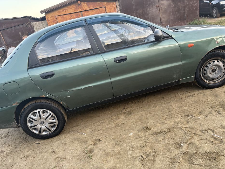 Автомобиль Шевроле Ланос