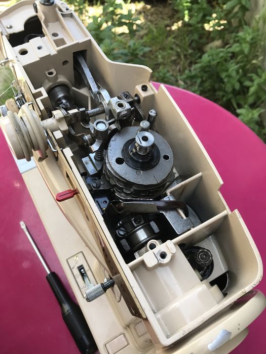 Masina cusut singer 411